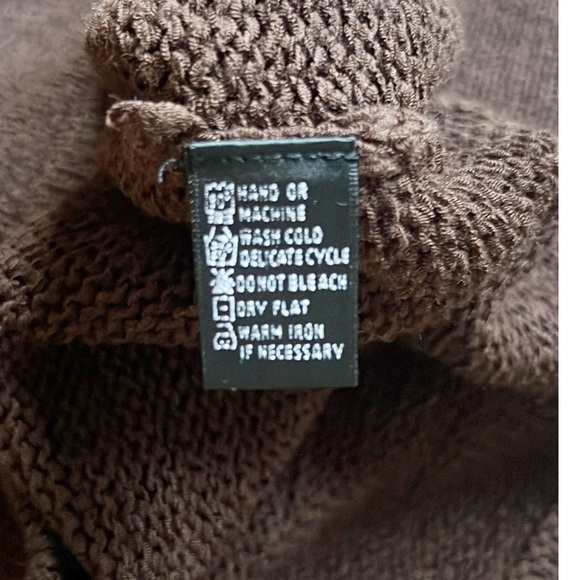 August Silk Sweater Vest - Picture 7 of 10